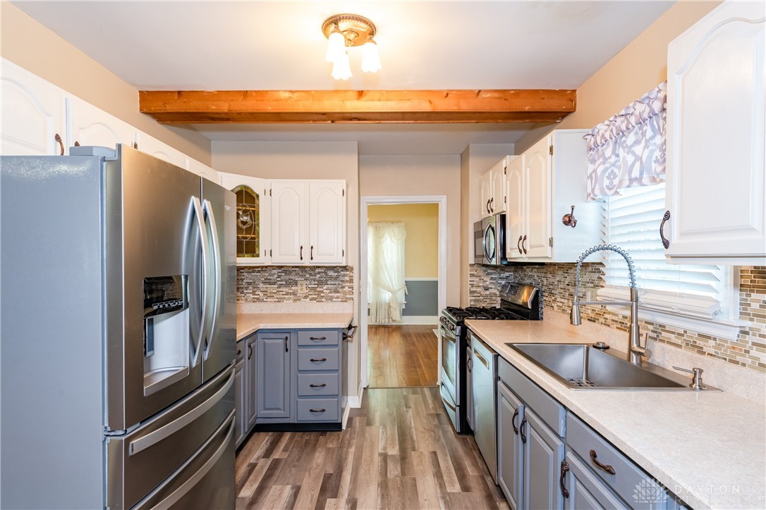 559 W Broadway Street