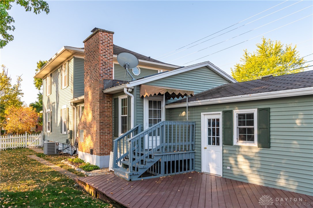 559 W Broadway Street