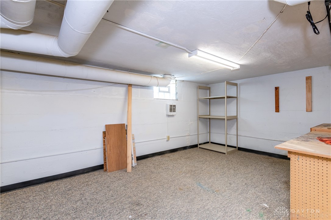 559 W Broadway Street