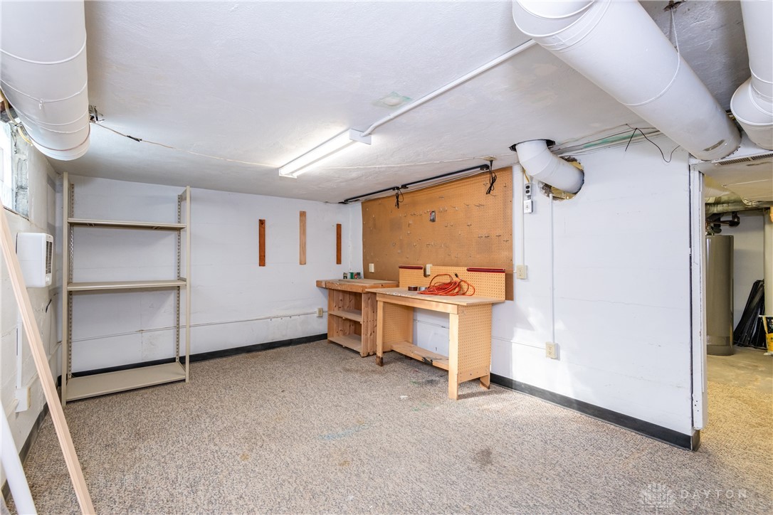 559 W Broadway Street