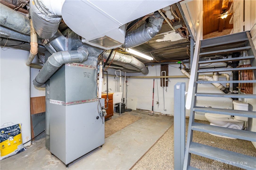 559 W Broadway Street