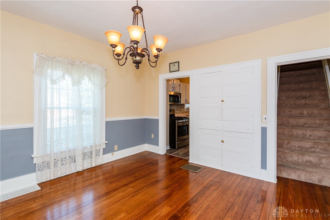 559 W Broadway Street