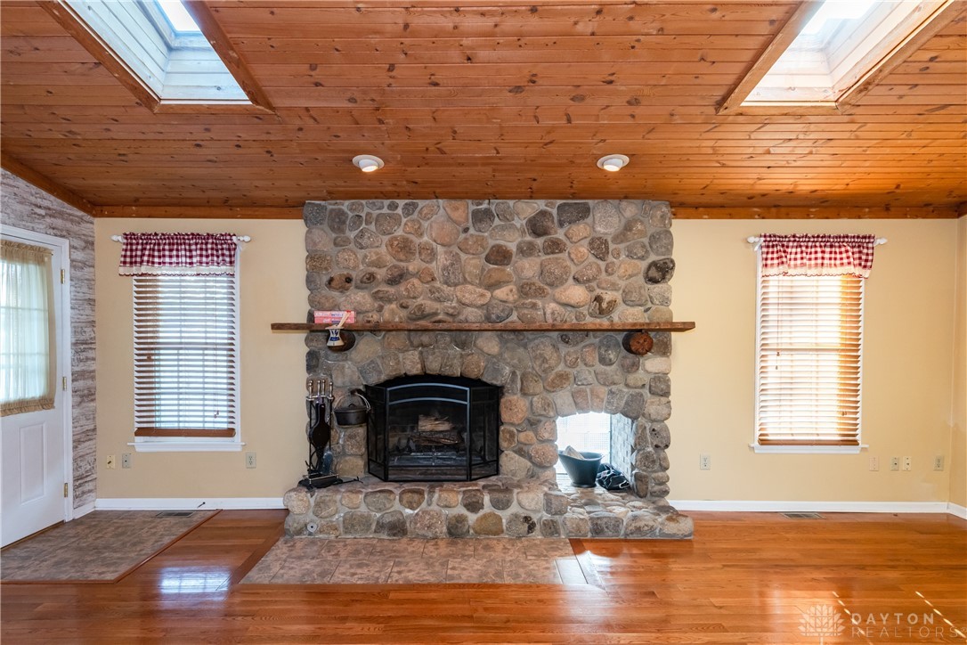 559 W Broadway Street