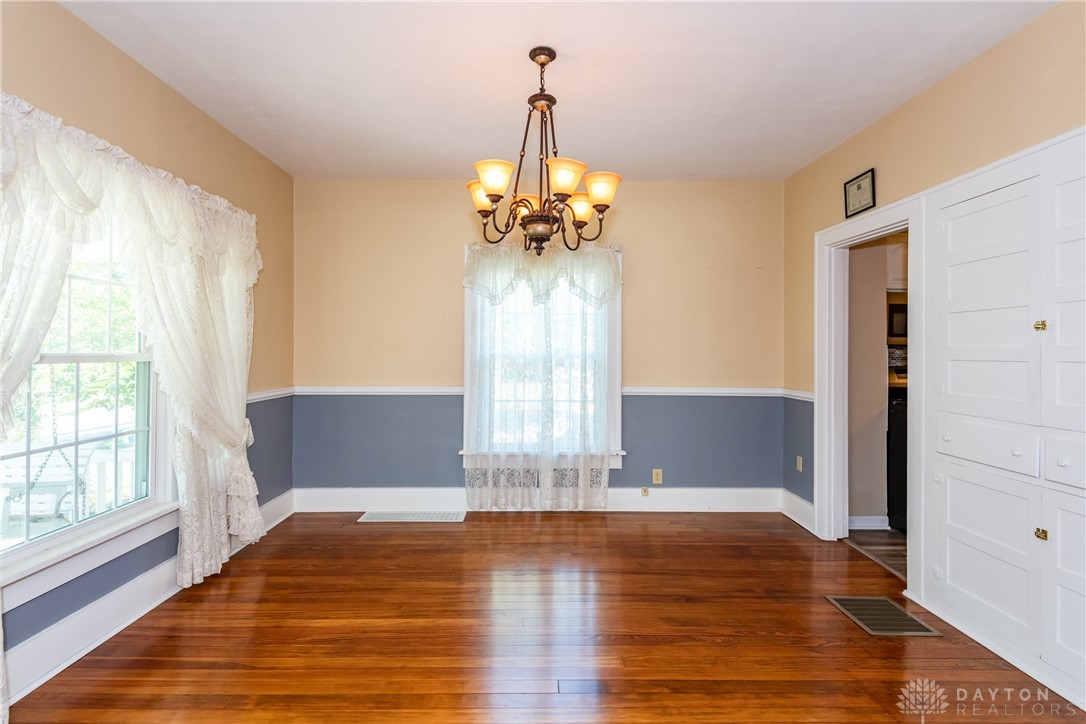 559 W Broadway Street