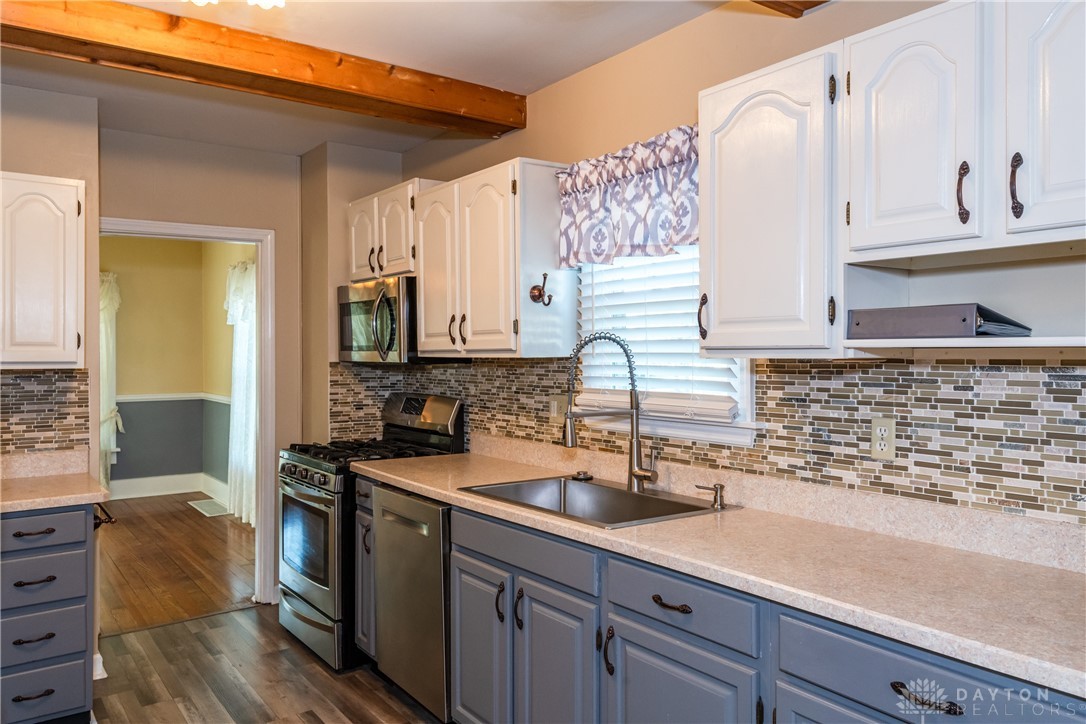 559 W Broadway Street