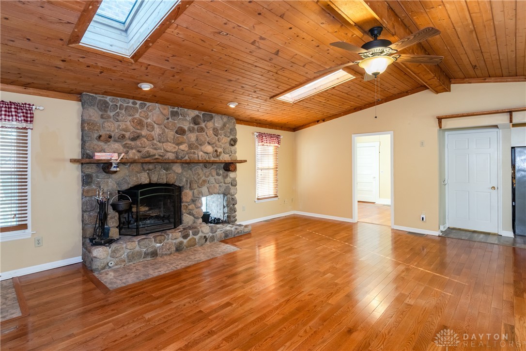 559 W Broadway Street