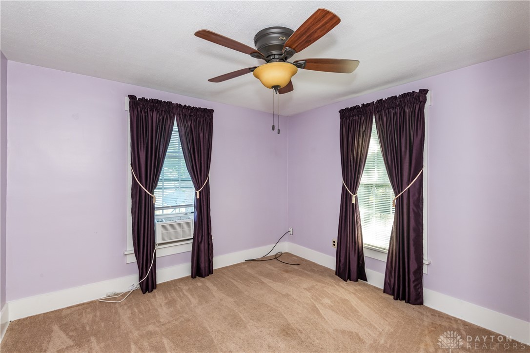 559 W Broadway Street