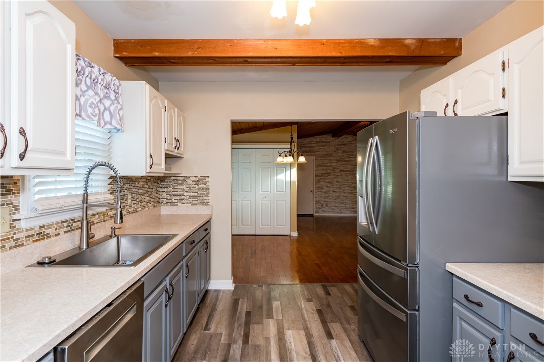 559 W Broadway Street