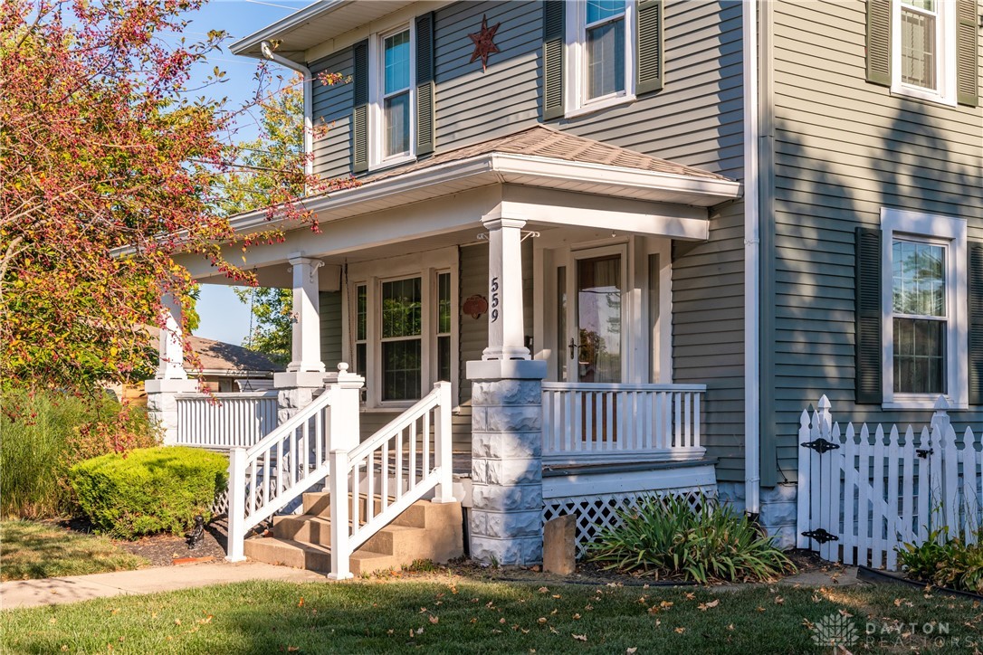 559 W Broadway Street