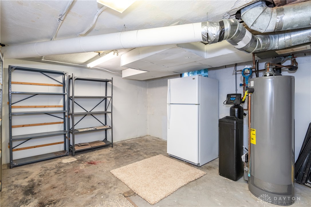 559 W Broadway Street