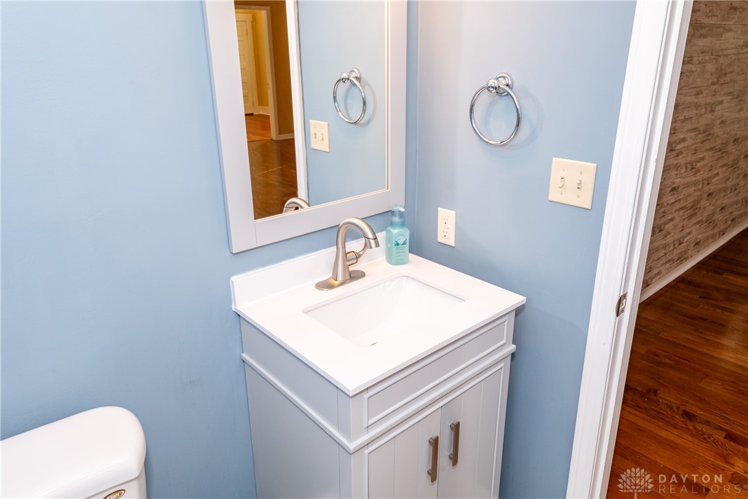 559 W Broadway Street