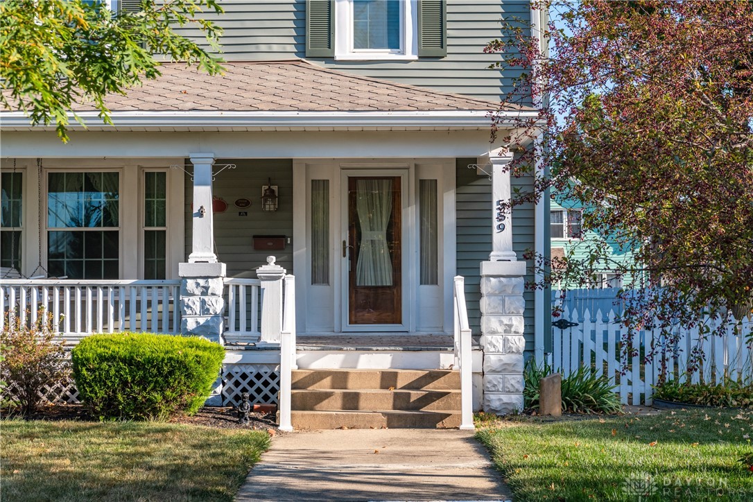 559 W Broadway Street