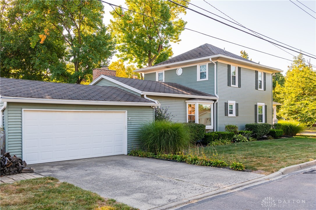 559 W Broadway Street