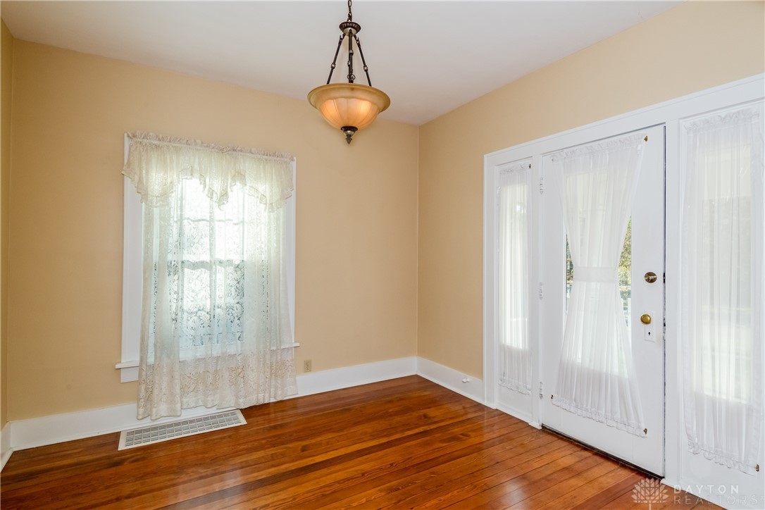 559 W Broadway Street