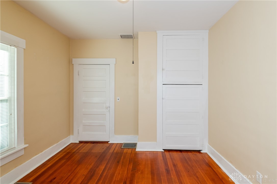 559 W Broadway Street