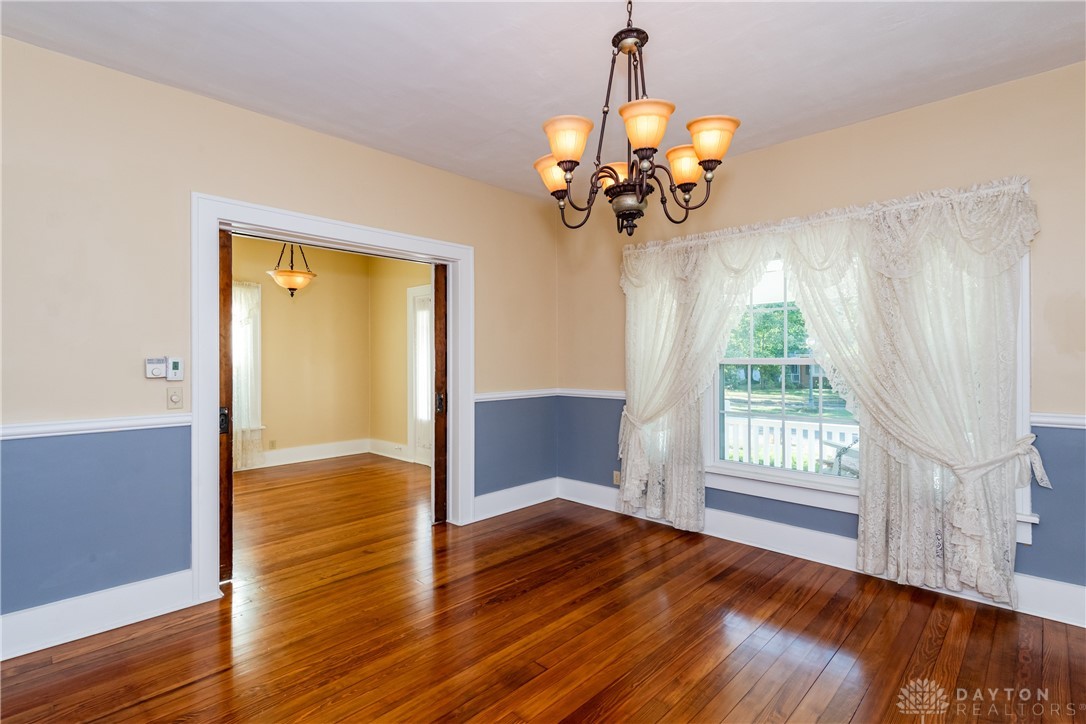 559 W Broadway Street