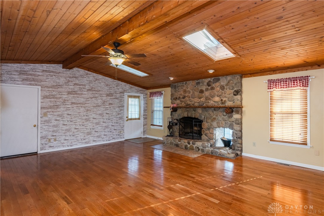 559 W Broadway Street