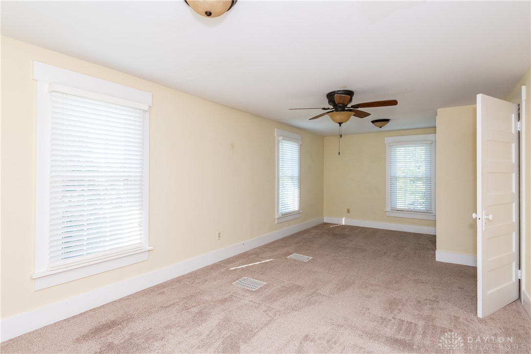 559 W Broadway Street