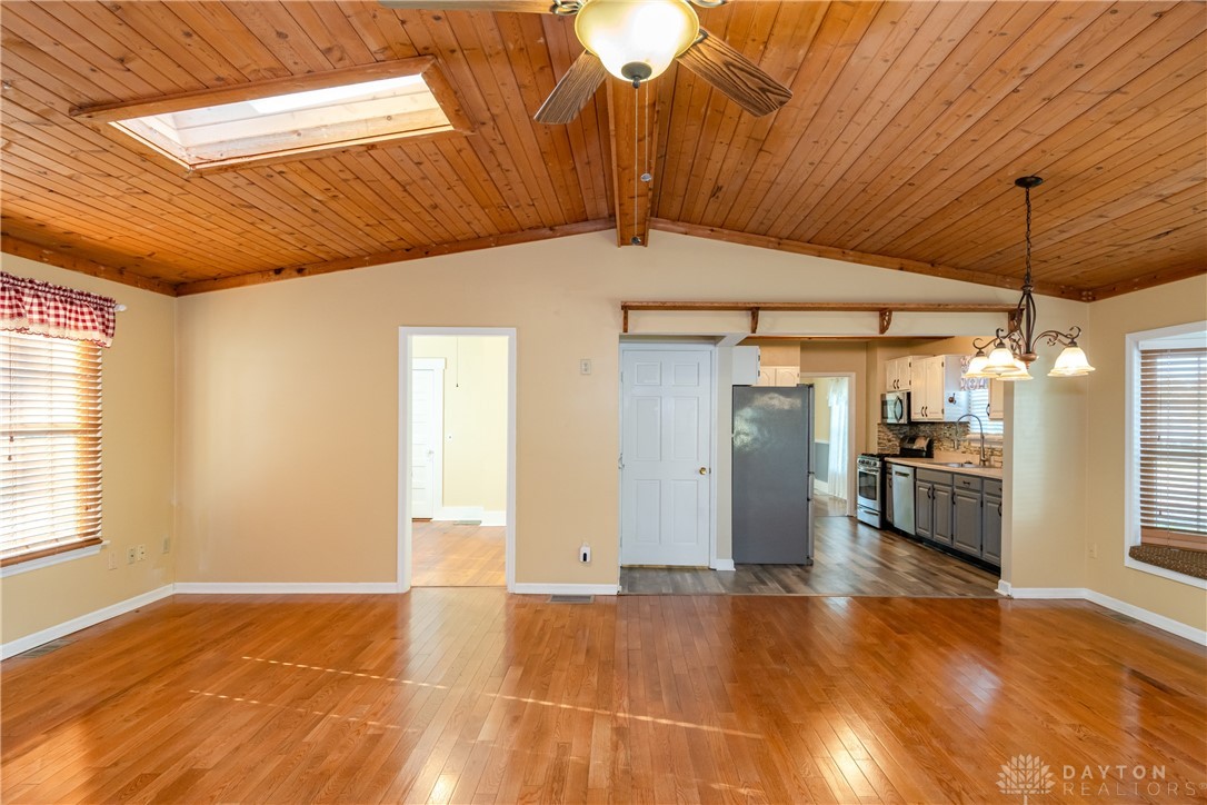 559 W Broadway Street