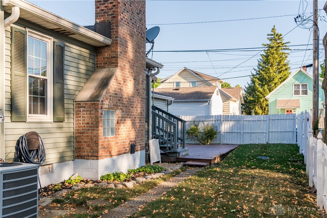 559 W Broadway Street