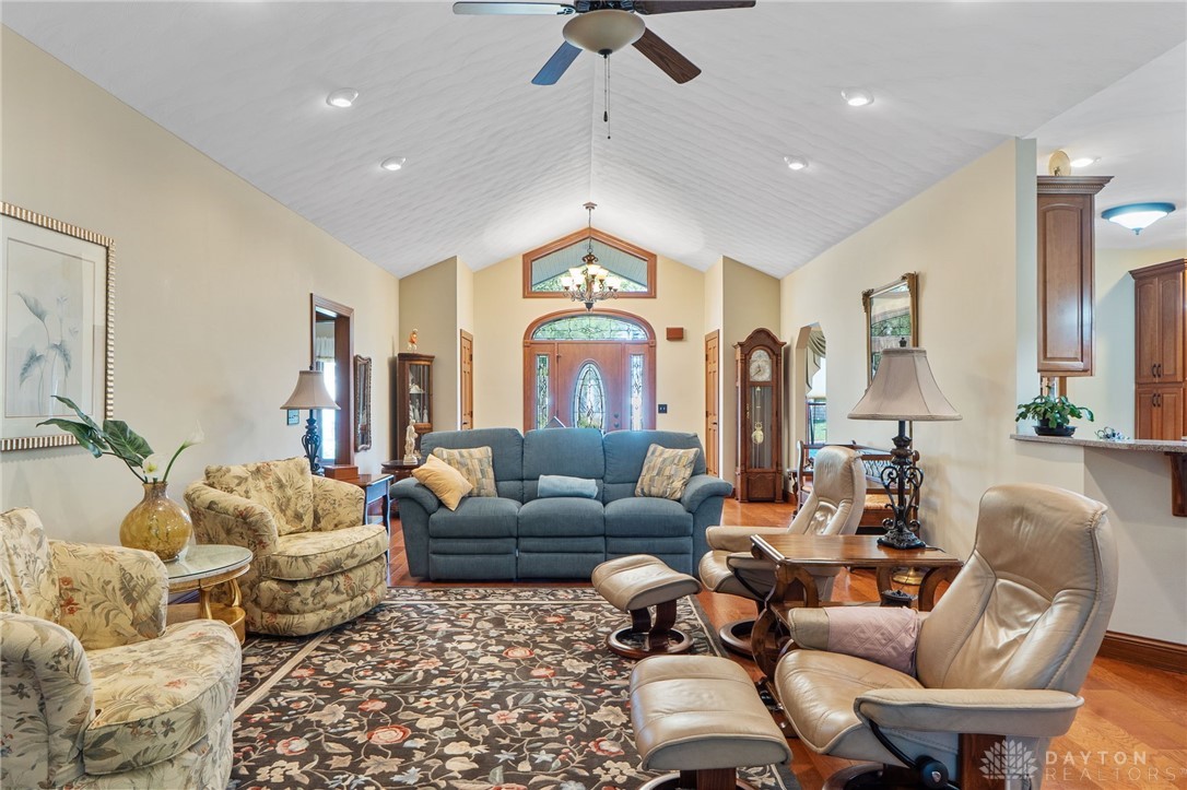 1547 Yellow Rose Court