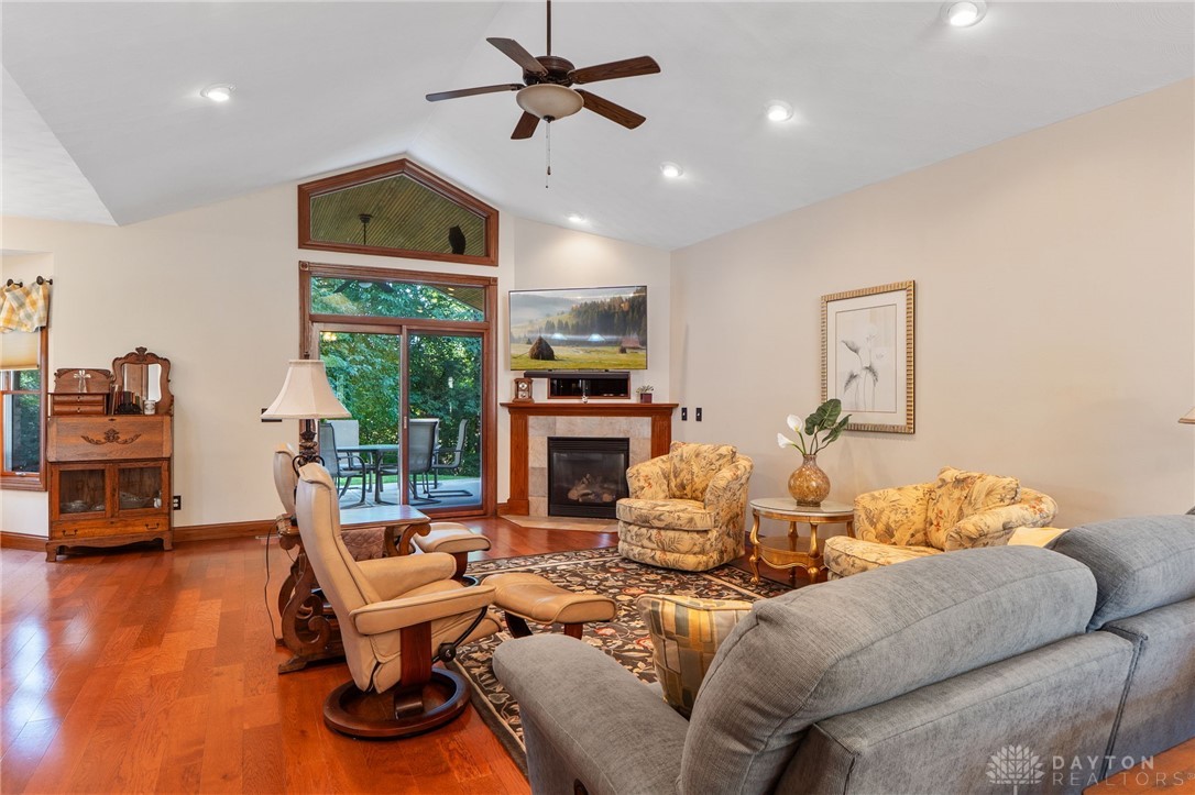 1547 Yellow Rose Court