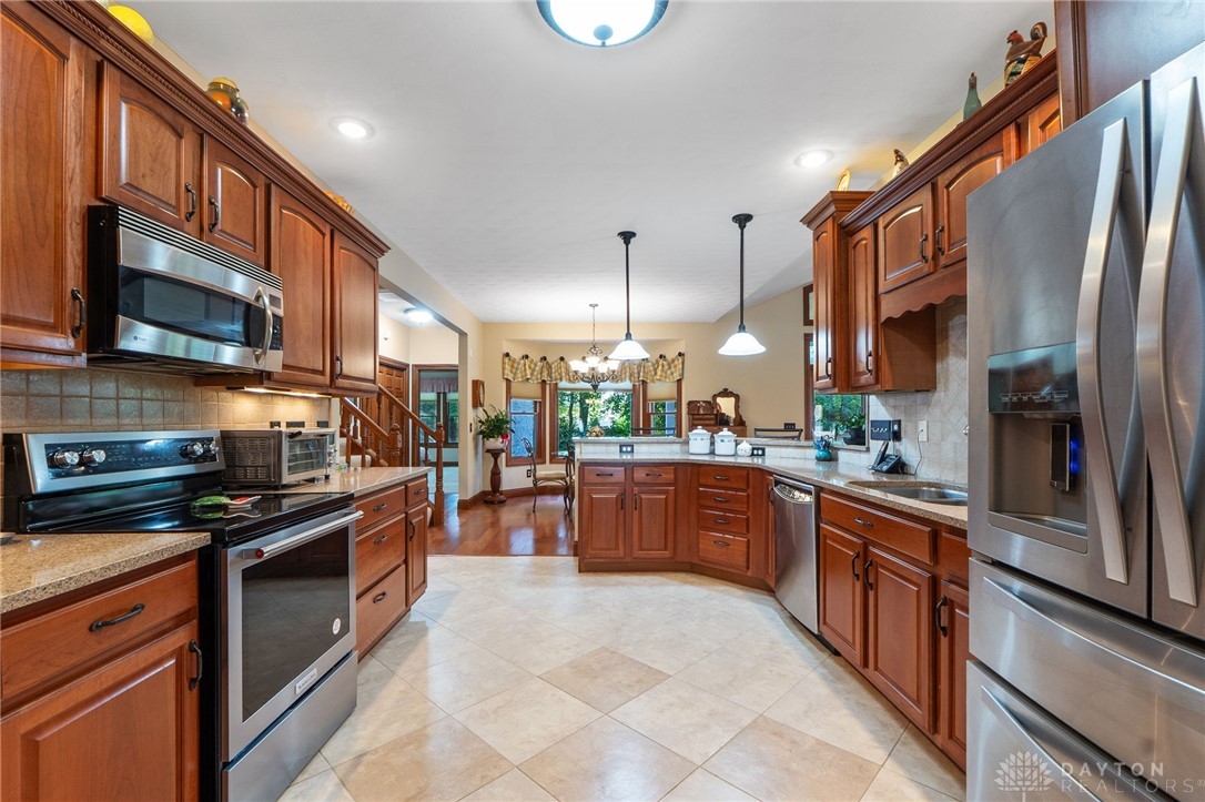 1547 Yellow Rose Court