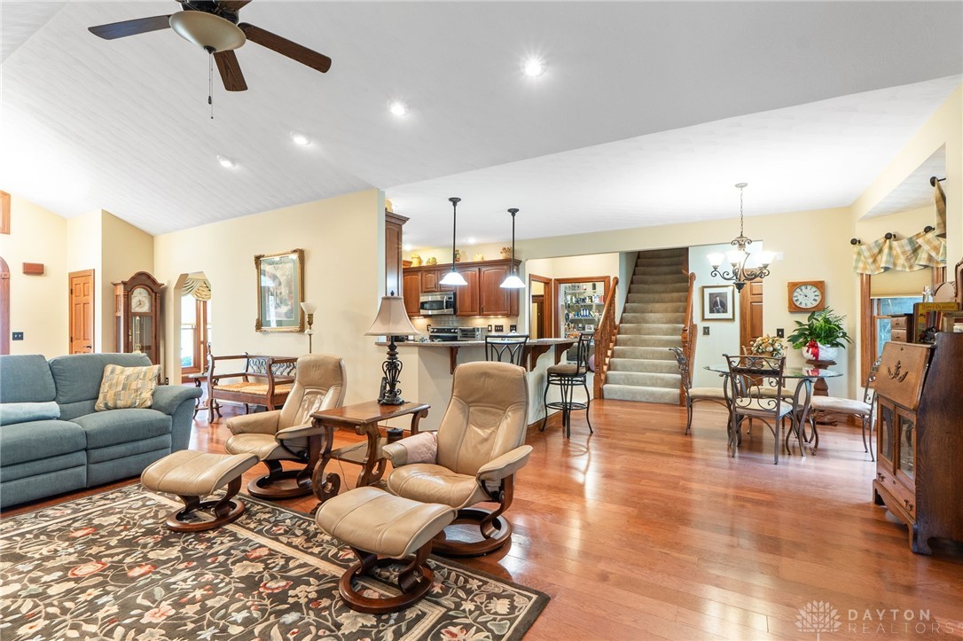 1547 Yellow Rose Court