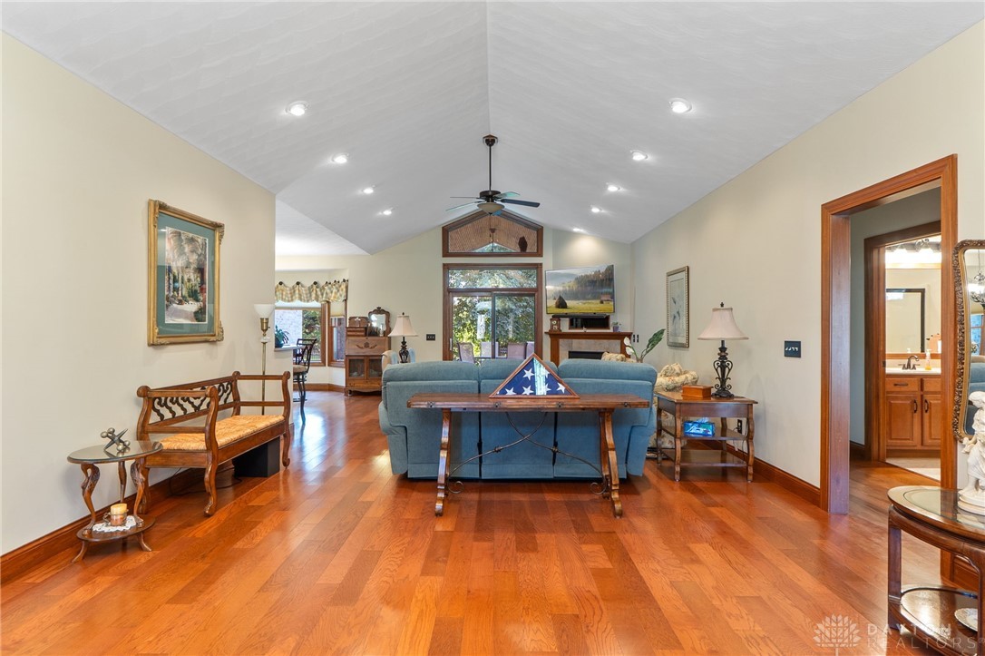 1547 Yellow Rose Court