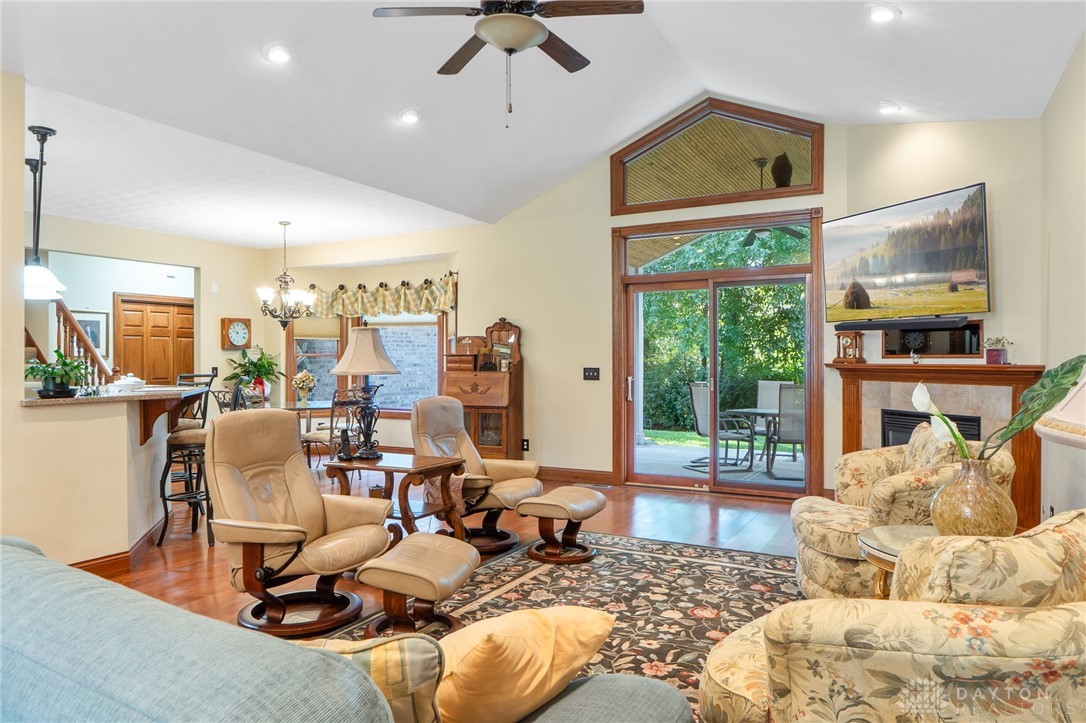 1547 Yellow Rose Court