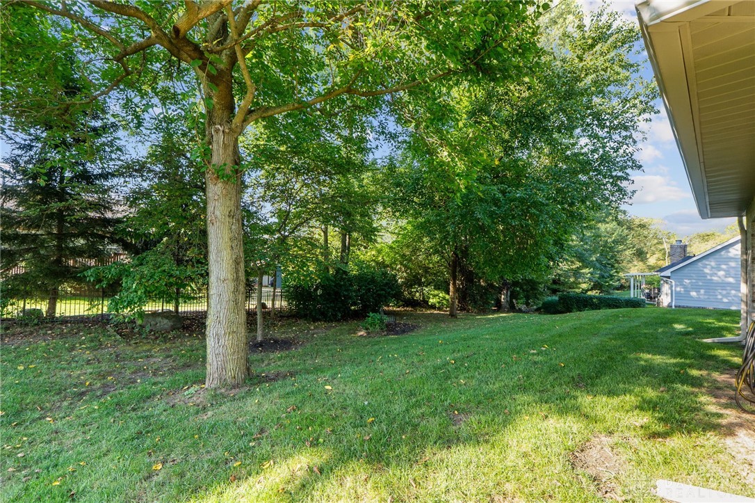 1547 Yellow Rose Court