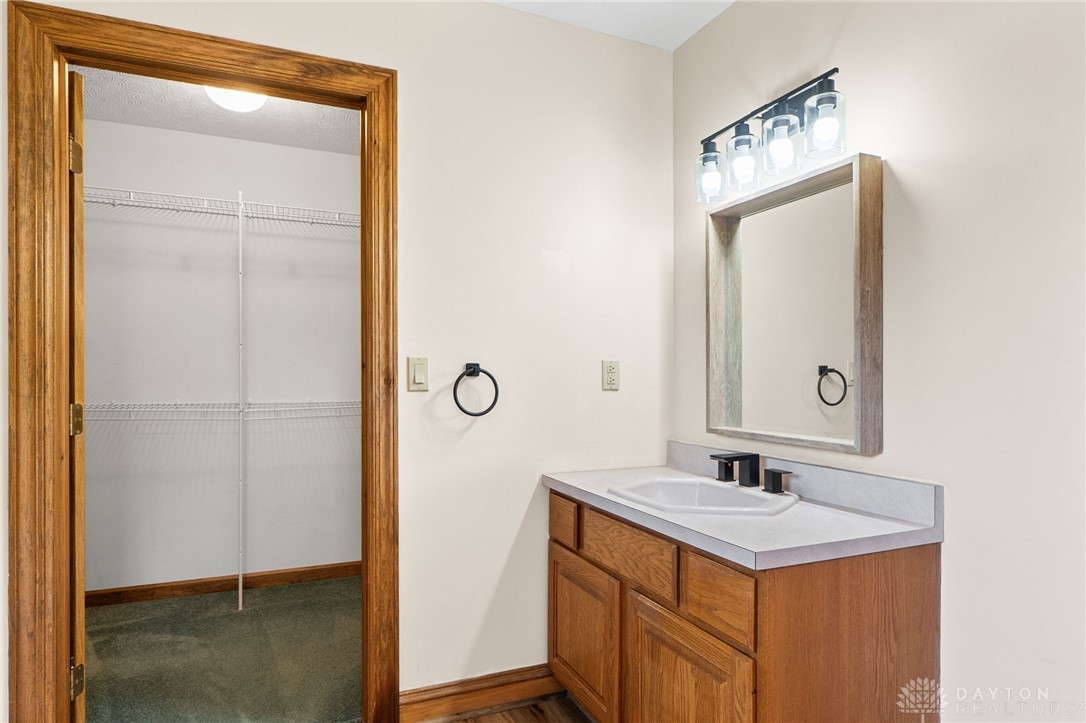 5034 Clearcreek Trail