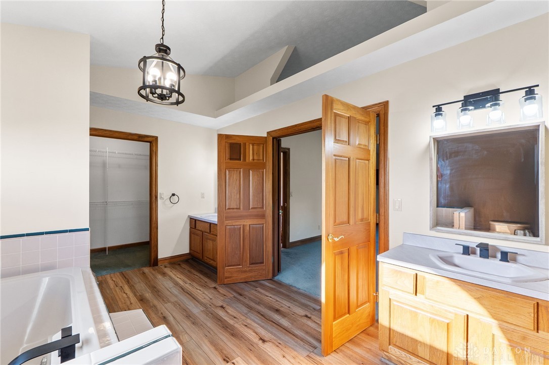 5034 Clearcreek Trail