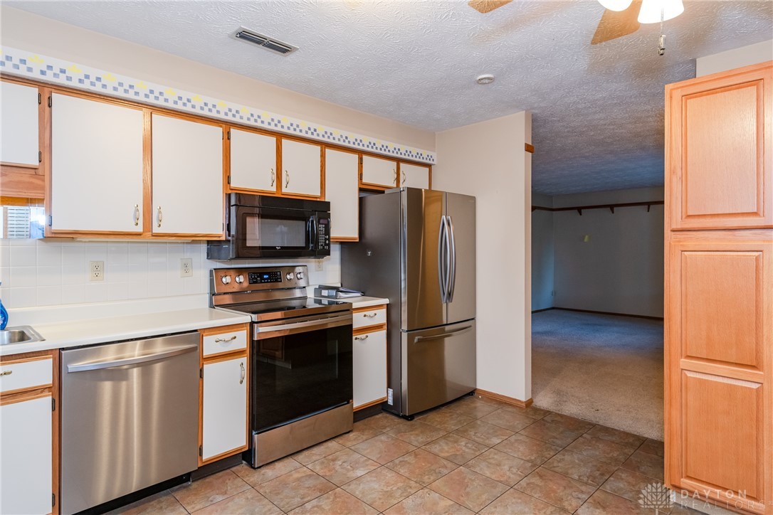 6686 Oakwood Lane