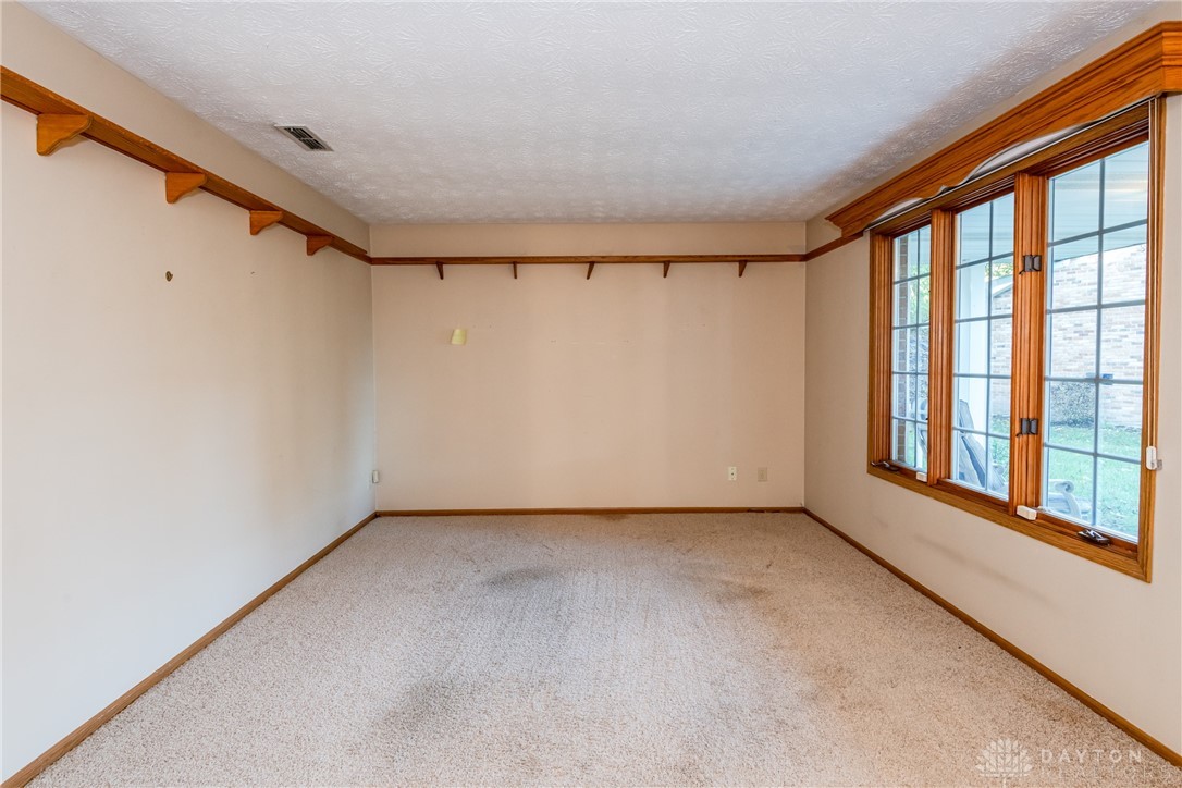 6686 Oakwood Lane