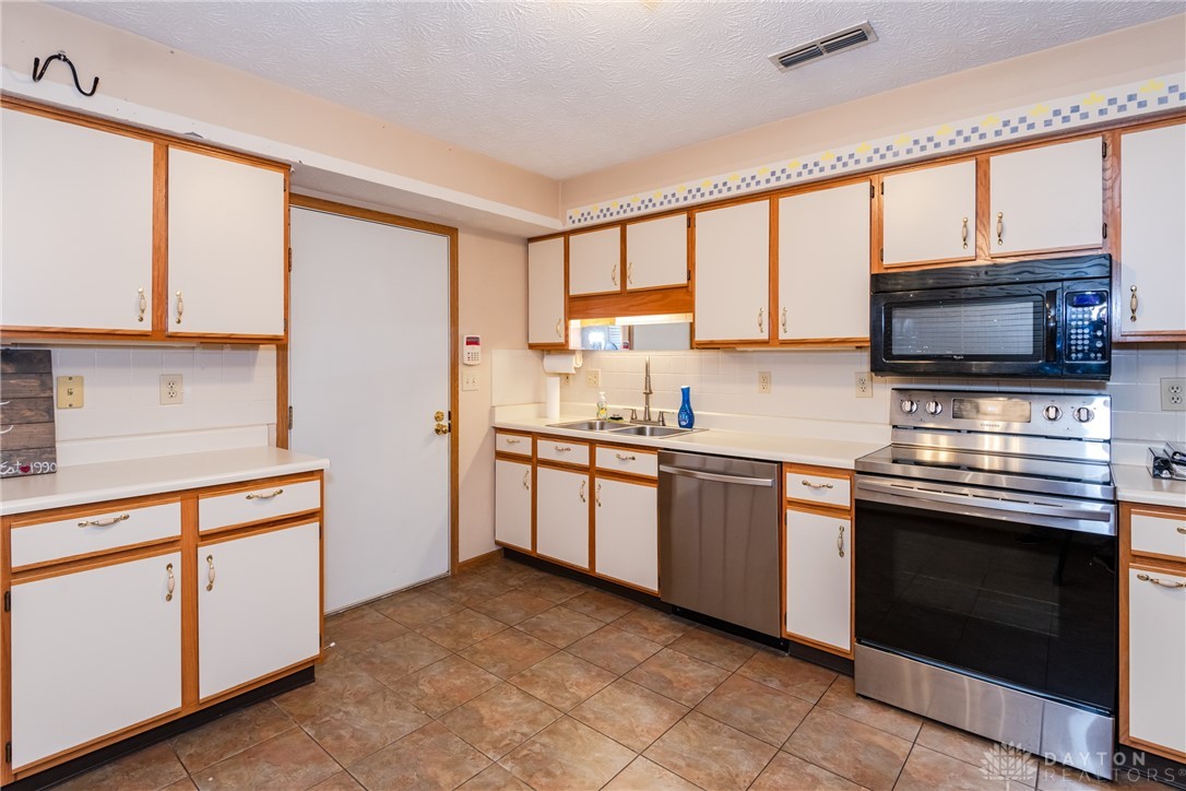 6686 Oakwood Lane