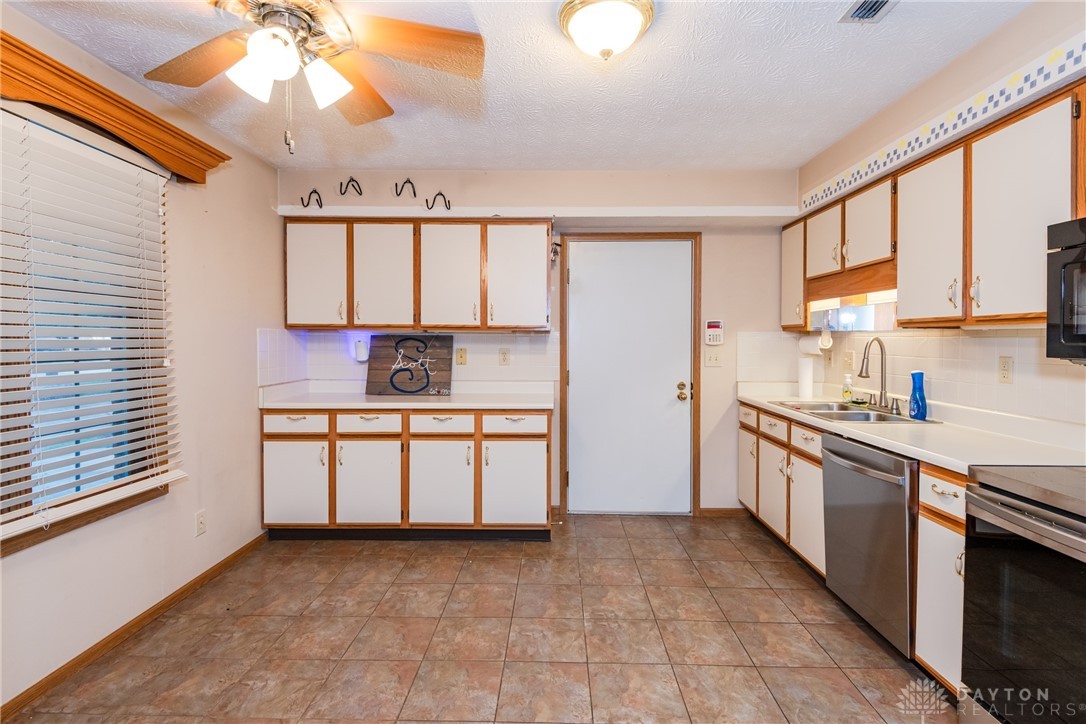 6686 Oakwood Lane