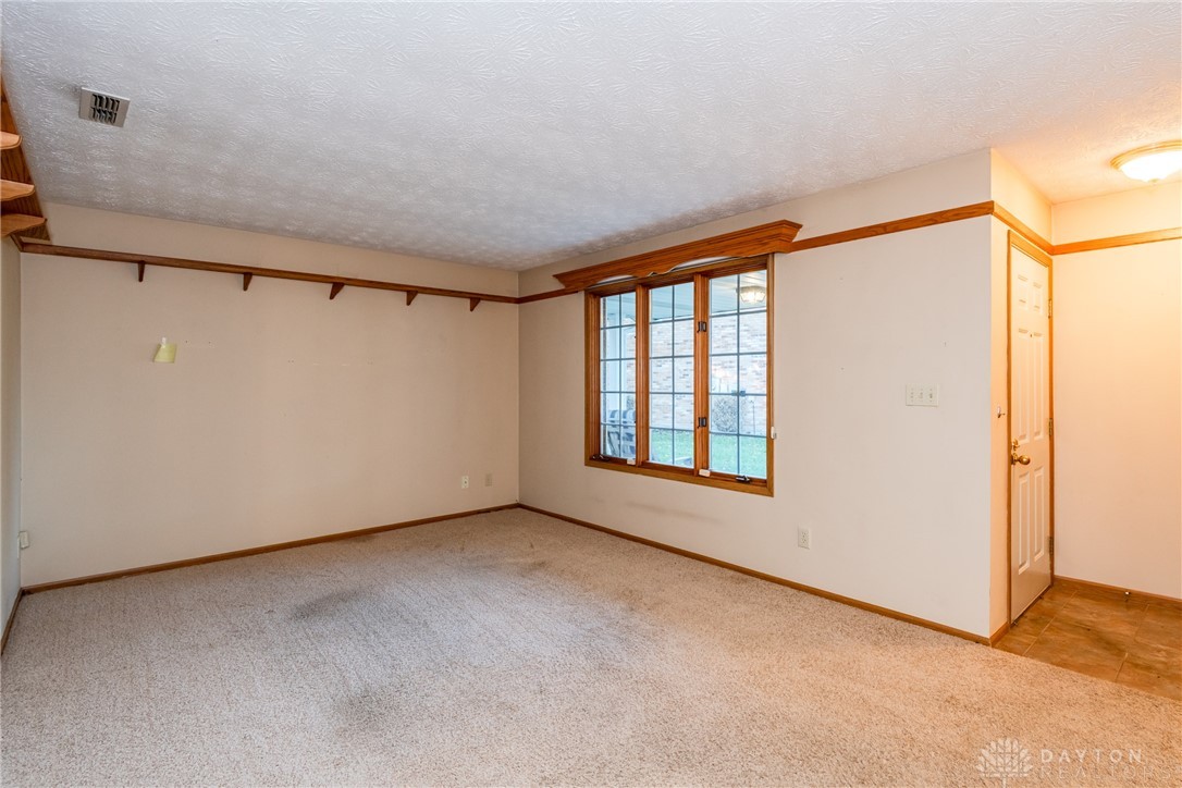 6686 Oakwood Lane