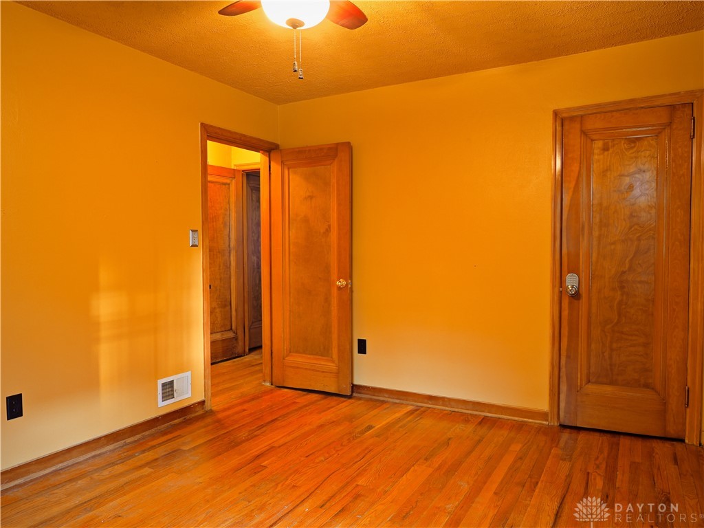 1554 Crescent Boulevard