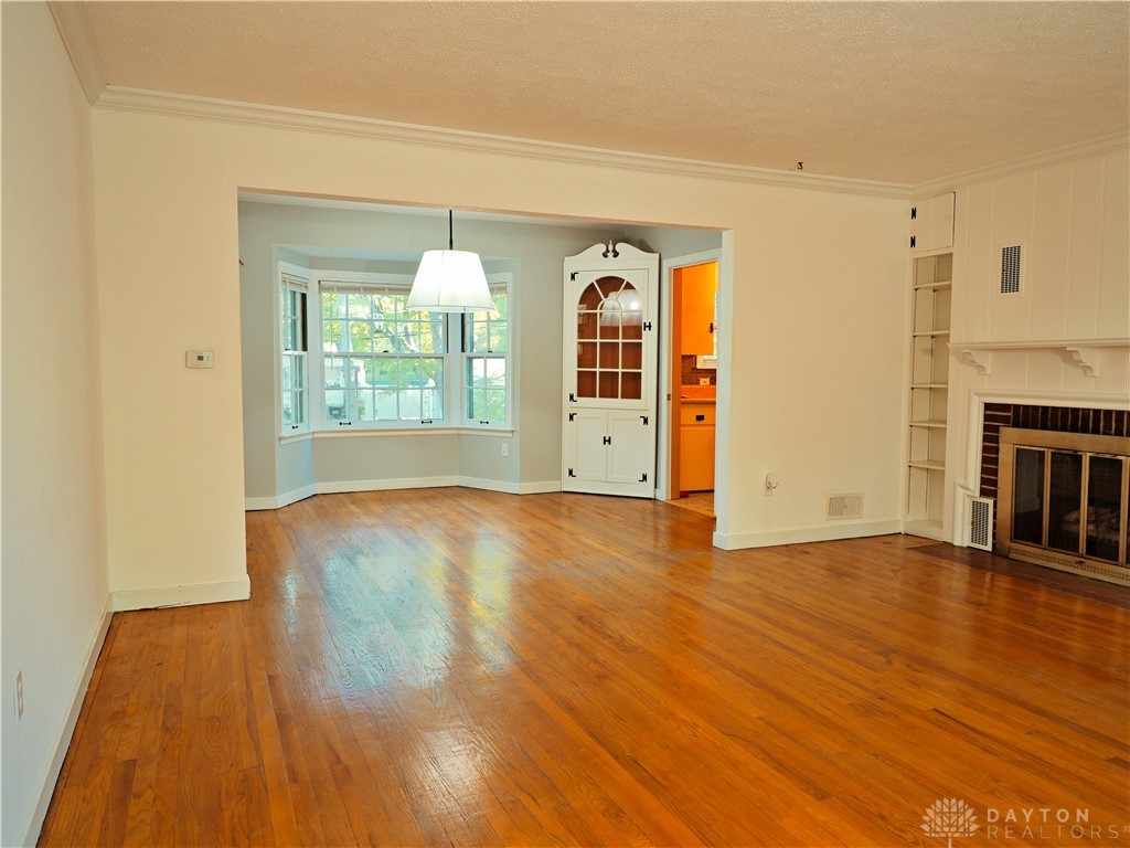 1554 Crescent Boulevard