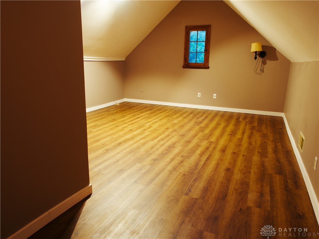 1554 Crescent Boulevard