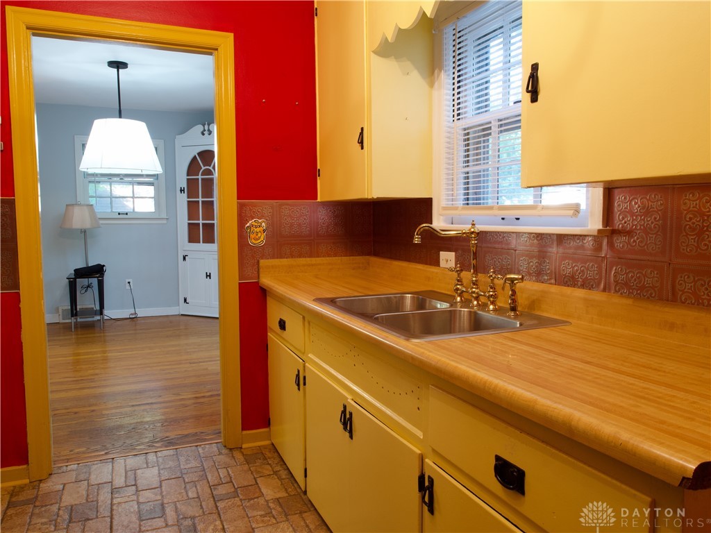 1554 Crescent Boulevard