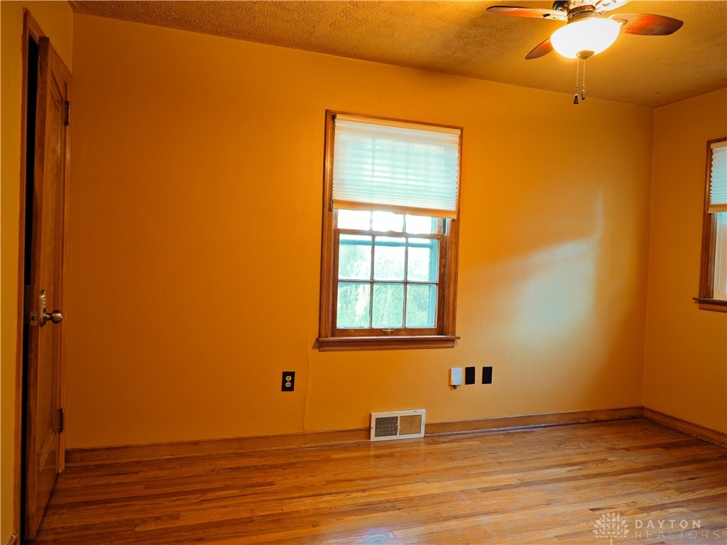 1554 Crescent Boulevard