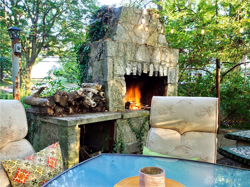 1554 Crescent Boulevard