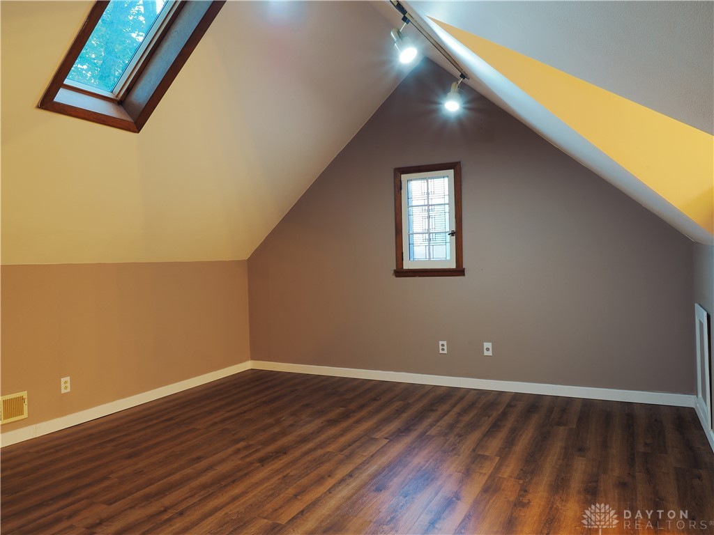 1554 Crescent Boulevard