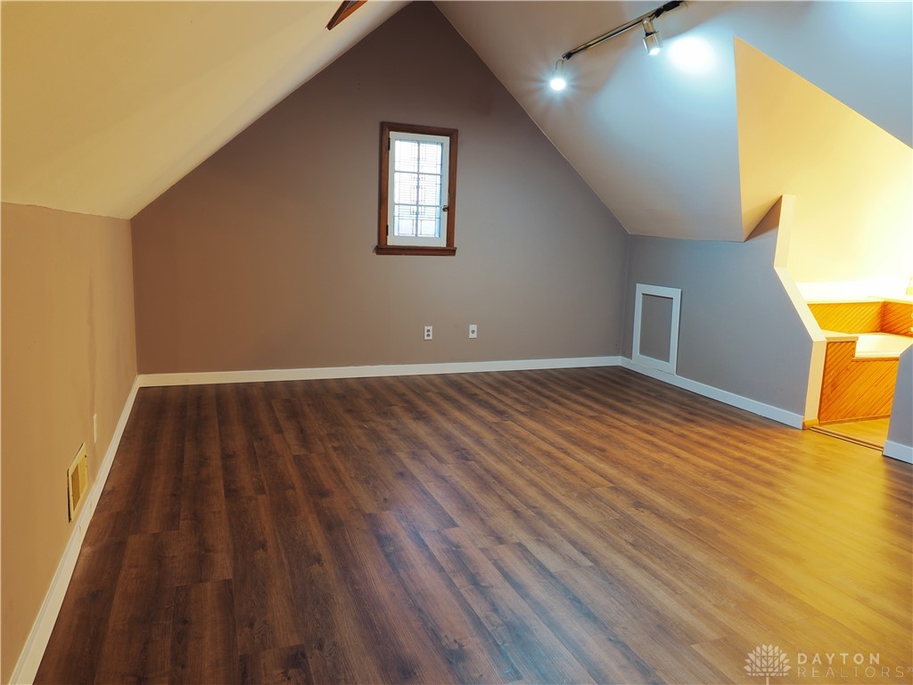 1554 Crescent Boulevard