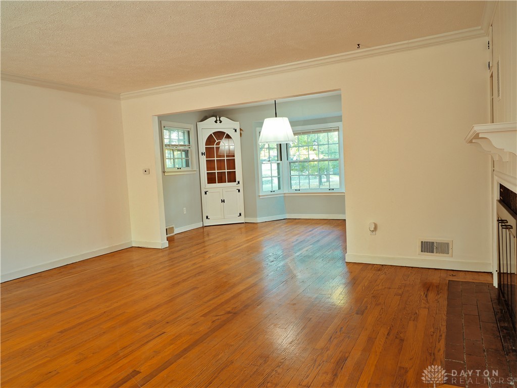 1554 Crescent Boulevard