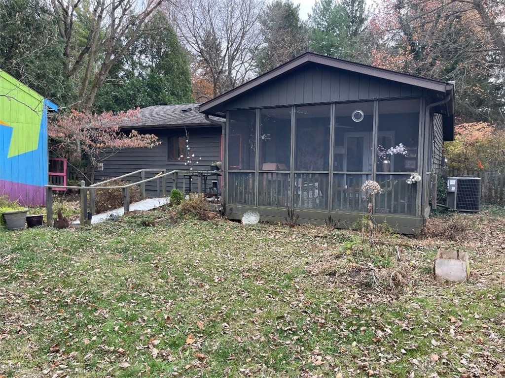 420 W Whiteman Street