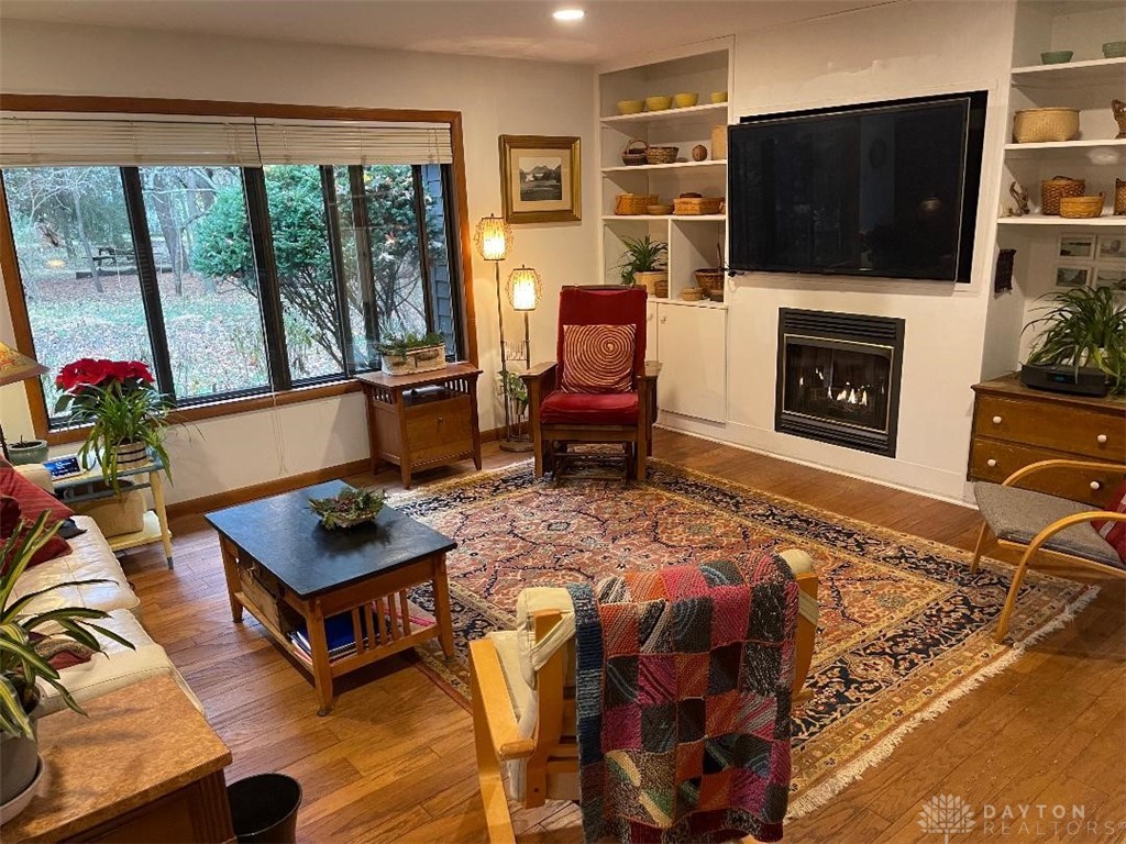 420 W Whiteman Street