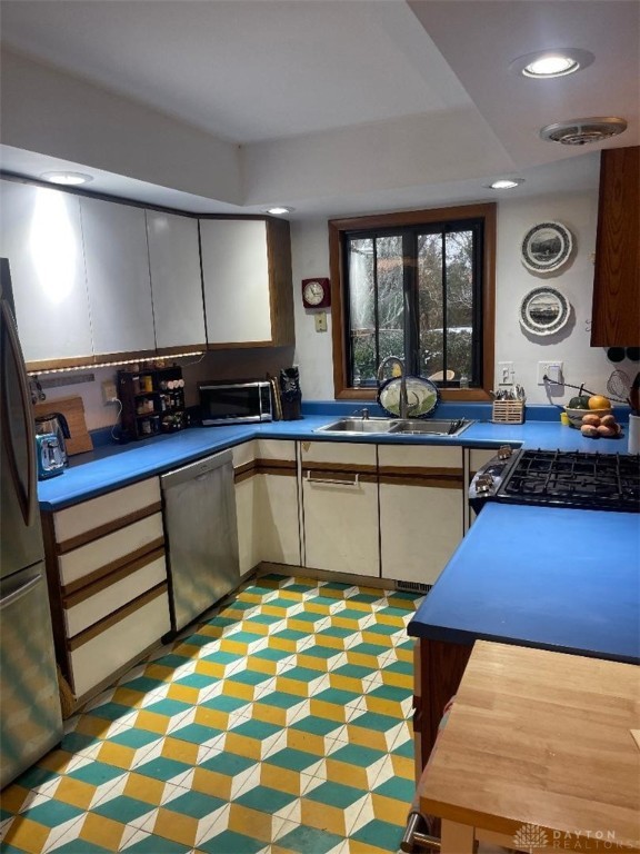 420 W Whiteman Street